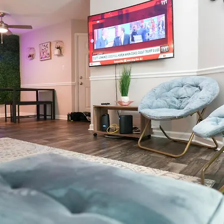 Deluxe Luxury & Convenience Apartment